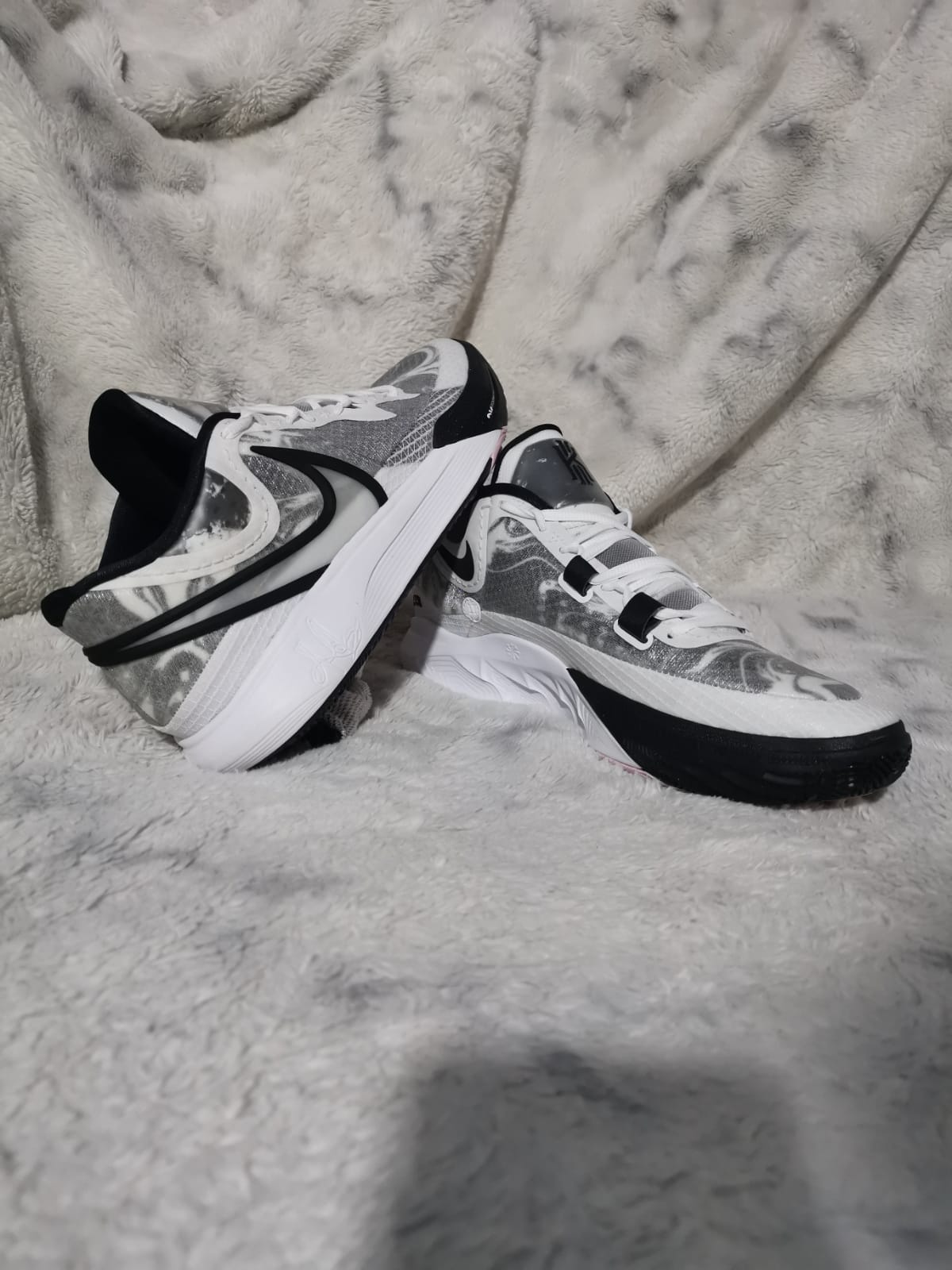 NIKE KYRIE talla 30.0