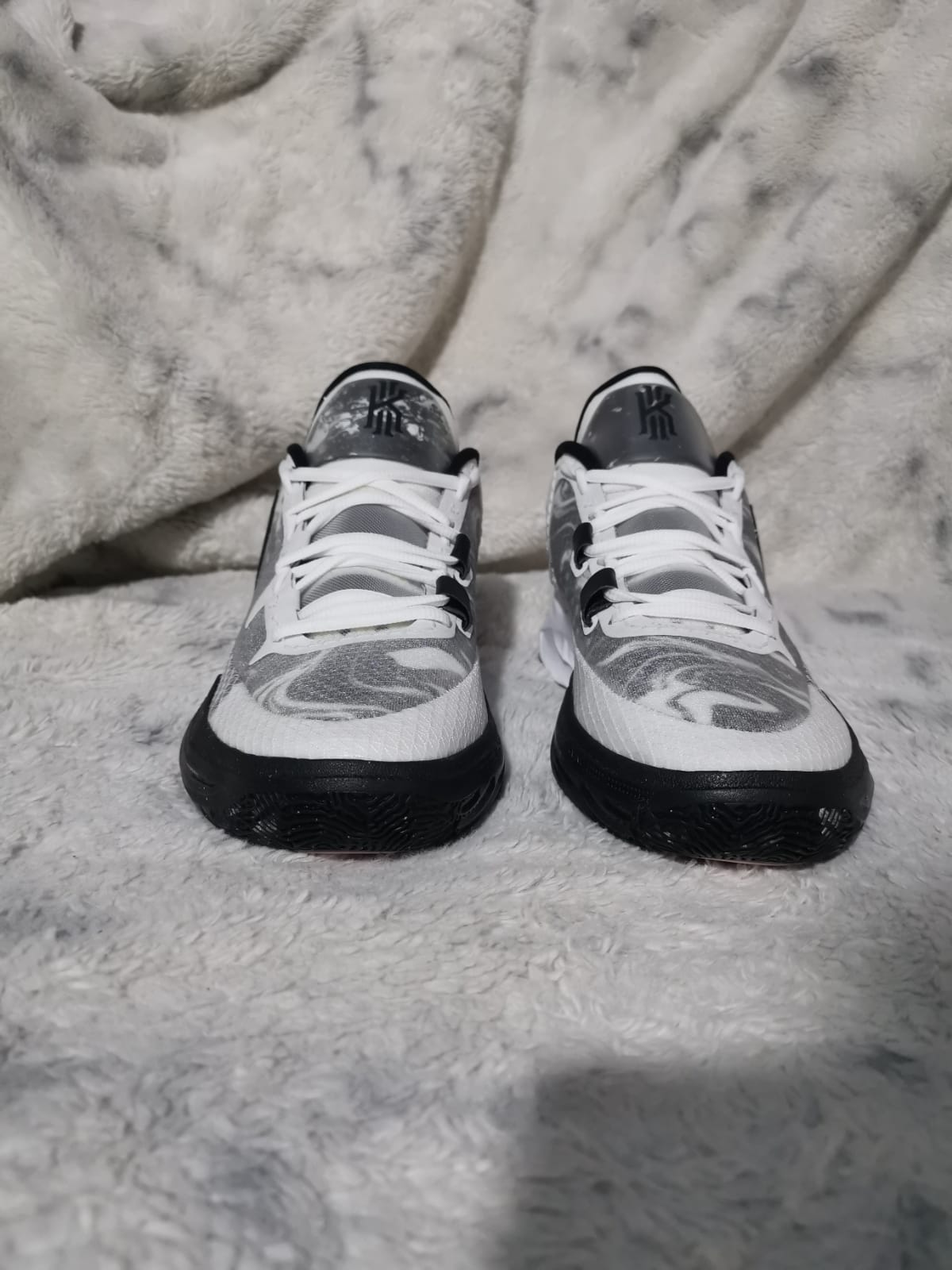 NIKE KYRIE talla 30.0