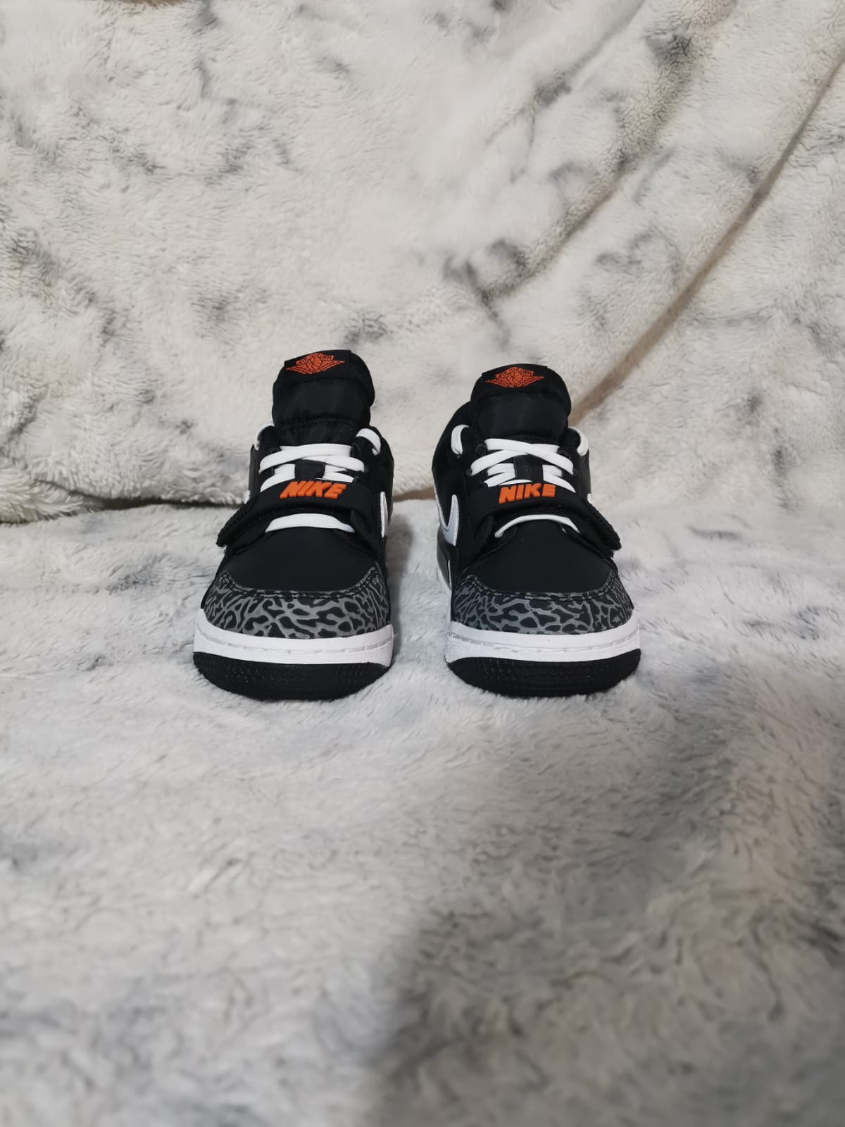 AIR JORDAN LEGACY talla 24.0